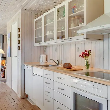 Naira - 1-8km From The Sea By Interhome *