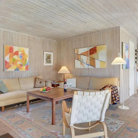 Naira - 1-8km From The Sea By Interhome *